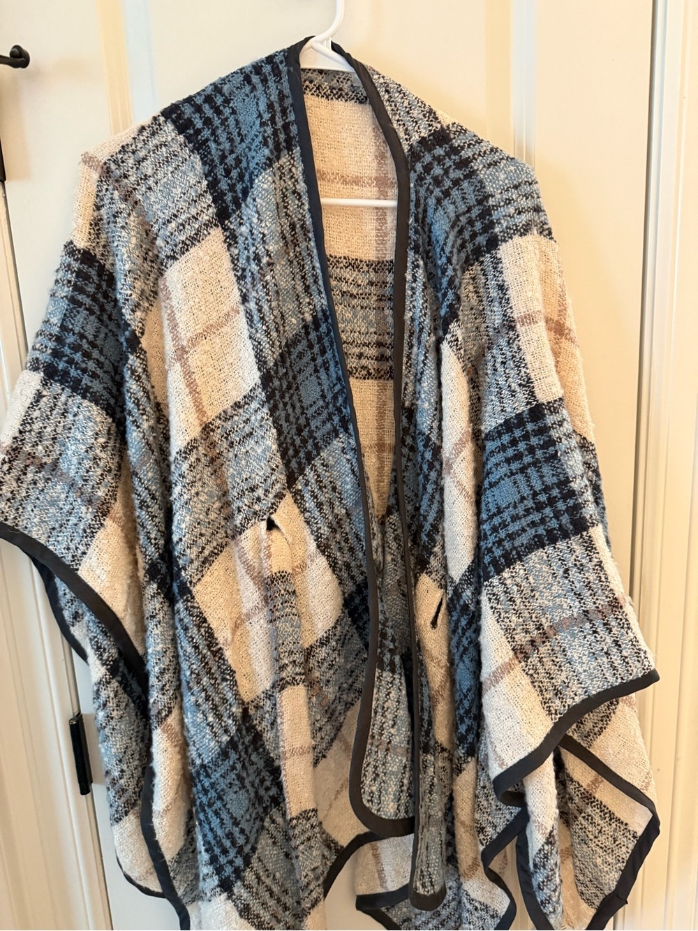 Women’s Loft shall with waist tie. OS